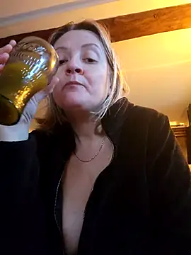 lady charlyne online show from 01-08-25, 08:38