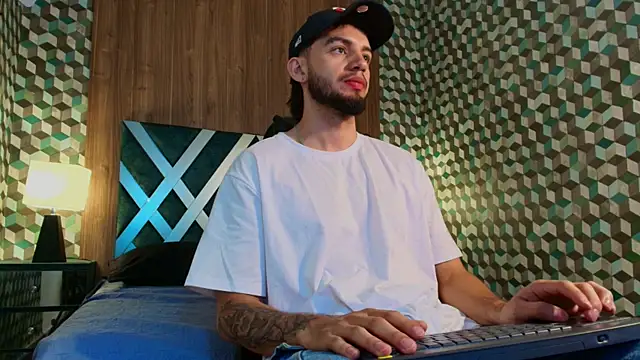 Michael magno online show from 11-18-25, 05:28