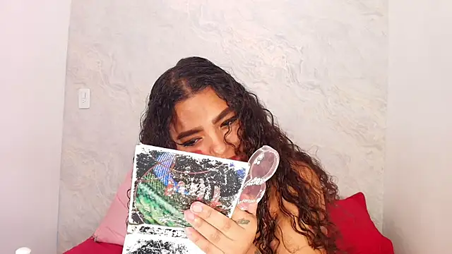 Snapshot of sofi_balvin chatting on 01-08-25, 07:34 sofi balvin online show from 01-08-25, 07:34