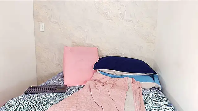 Snapshot of sofi_balvin chatting on 02-14-25, 07:23 sofi balvin online show from 02-14-25, 07:23