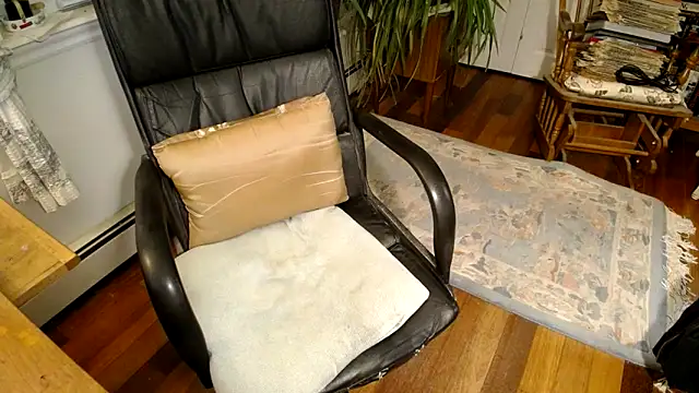 Snapshot of Happyjaxx chatting on 11-18-25, 11:15 Happyjaxx online show from 11-18-25, 11:15