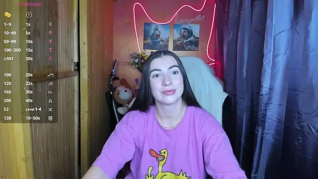 Fiery Brunette  online show from 12-19-24, 08:34
