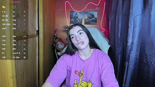 Fiery Brunette  online show from 12-22-24, 04:39