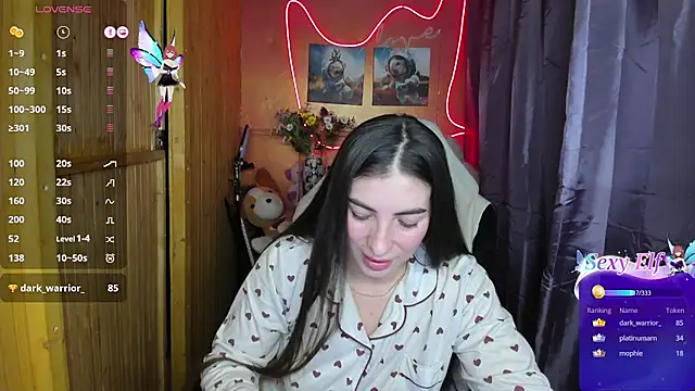 Fiery Brunette  online show from 12-22-24, 07:44