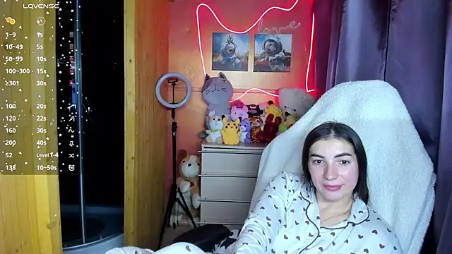 Fiery Brunette  online show from 10-08-25, 05:54