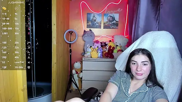 Fiery Brunette  online show from 10-13-25, 05:51