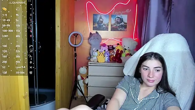 Fiery Brunette  online show from 10-14-25, 08:37