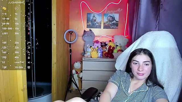 Fiery Brunette  online show from 11-05-25, 12:49