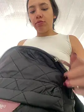 Snapshot of hannahb-e chatting on 02-13-26, 06:37 hannahb-e online show from 02-13-26, 06:37