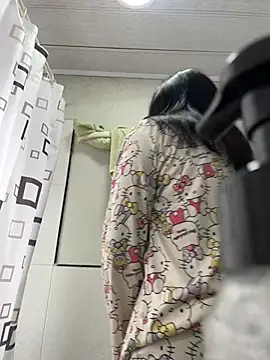 Snapshot of hannahb-e chatting on 02-14-26, 01:52 hannahb-e online show from 02-14-26, 01:52