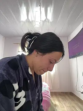 Snapshot of hannahb-e chatting on 02-21-26, 02:40 hannahb-e online show from 02-21-26, 02:40