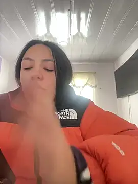 Snapshot of hannahb-e chatting on 02-23-26, 07:11 hannahb-e online show from 02-23-26, 07:11