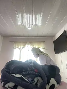 Snapshot of hannahb-e chatting on 02-25-26, 01:10 hannahb-e online show from 02-25-26, 01:10