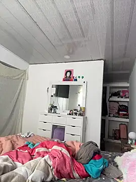 Snapshot of hannahb-e chatting on 03-01-26, 01:02 hannahb-e online show from 03-01-26, 01:02