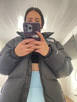 Snapshot of hannahb-e chatting on 03-04-26, 03:29 hannahb-e online show from 03-04-26, 03:29