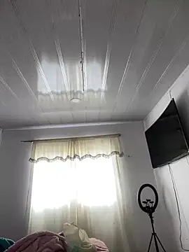 Snapshot of hannahb-e chatting on 03-10-26, 03:28 hannahb-e online show from 03-10-26, 03:28