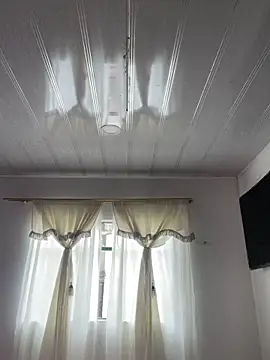 Snapshot of hannahb-e chatting on 03-12-26, 04:13 hannahb-e online show from 03-12-26, 04:13