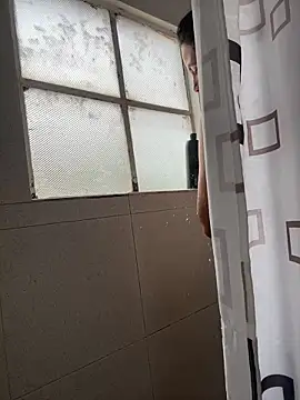 Snapshot of hannahb-e chatting on 03-13-26, 04:24 hannahb-e online show from 03-13-26, 04:24