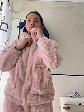 Snapshot of hannahb-e chatting on 03-15-26, 03:07 hannahb-e online show from 03-15-26, 03:07