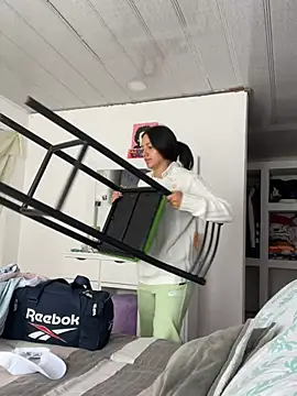 Snapshot of hannahb-e chatting on 03-25-26, 03:40 hannahb-e online show from 03-25-26, 03:40