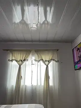 Snapshot of hannahb-e chatting on 03-27-26, 02:06 hannahb-e online show from 03-27-26, 02:06