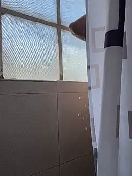 Snapshot of hannahb-e chatting on 04-04-26, 03:53 hannahb-e online show from 04-04-26, 03:53