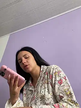 Snapshot of hannahb-e chatting on 04-05-26, 01:41 hannahb-e online show from 04-05-26, 01:41