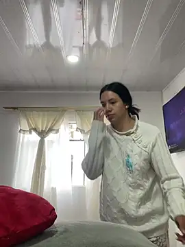 Snapshot of hannahb-e chatting on 04-09-26, 12:21 hannahb-e online show from 04-09-26, 12:21