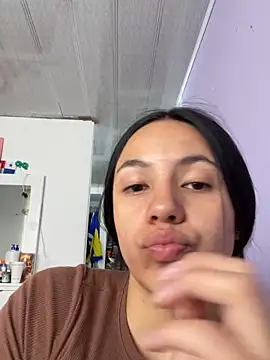 Snapshot of hannahb-e chatting on 04-10-26, 07:40 hannahb-e online show from 04-10-26, 07:40