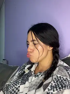 Snapshot of hannahb-e chatting on 04-15-26, 07:58 hannahb-e online show from 04-15-26, 07:58