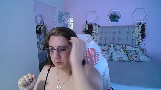 katie joness  online show from 01-12-25, 03:46