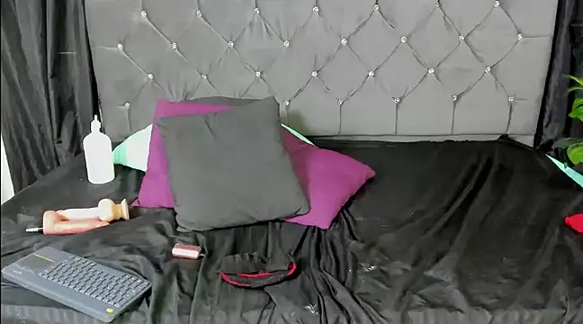 Snapshot of Cataleya_divine chatting on 03-01-25, 02:13 Cataleya divine online show from 03-01-25, 02:13