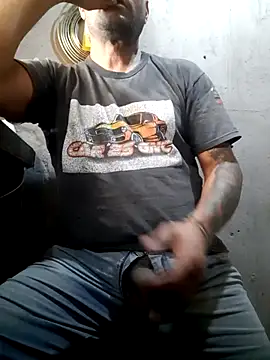 Snapshot of hecwil8 chatting on 11-03-25, 03:57 hecwil8 online show from 11-03-25, 03:57