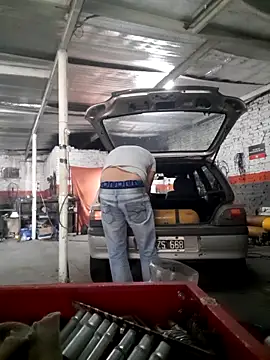 Snapshot of hecwil8 chatting on 11-08-25, 01:22 hecwil8 online show from 11-08-25, 01:22