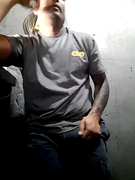 Snapshot of hecwil8 chatting on 11-25-25, 12:27 hecwil8 online show from 11-25-25, 12:27