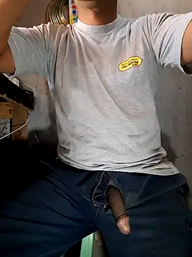 Snapshot of hecwil8 chatting on 12-17-25, 03:18 hecwil8 online show from 12-17-25, 03:18