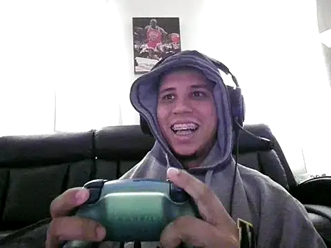 Snapshot of flakoGang chatting on 10-17-25, 05:15 flakoGang online show from 10-17-25, 05:15