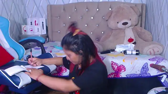 NicolleTaylor online show from 01-15-25, 09:13