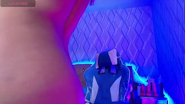 NicolleTaylor online show from 10-29-25, 03:42