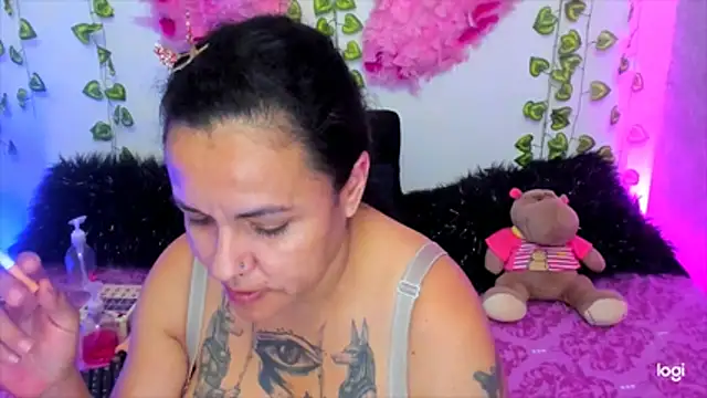 Snapshot of MegamKim chatting on 11-24-25, 11:59 MegamKim online show from 11-24-25, 11:59