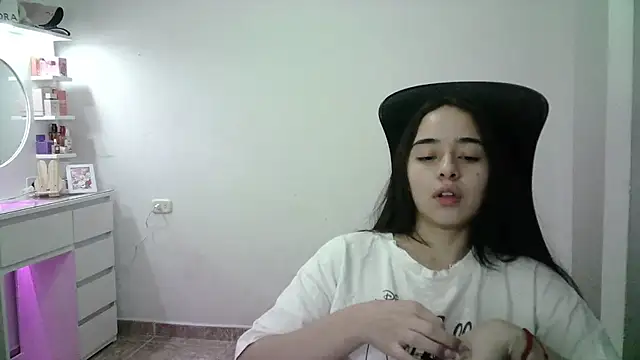 Snapshot of aineangeel chatting on 02-12-26, 01:22 aineangeel online show from 02-12-26, 01:22