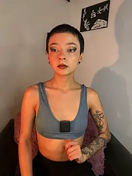 Snapshot of lisathommpson chatting on 01-20-25, 11:21 lisathommpson online show from 01-20-25, 11:21