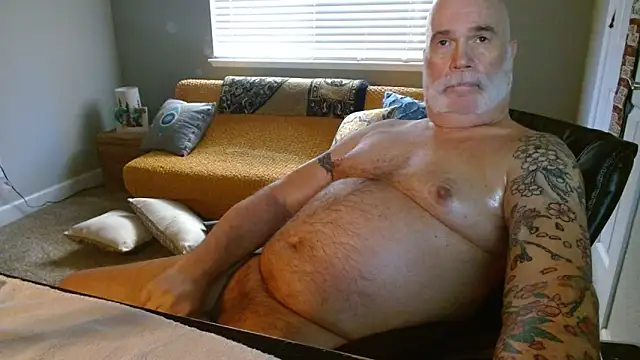 musclebearnips online show from 03-16-25, 01:17