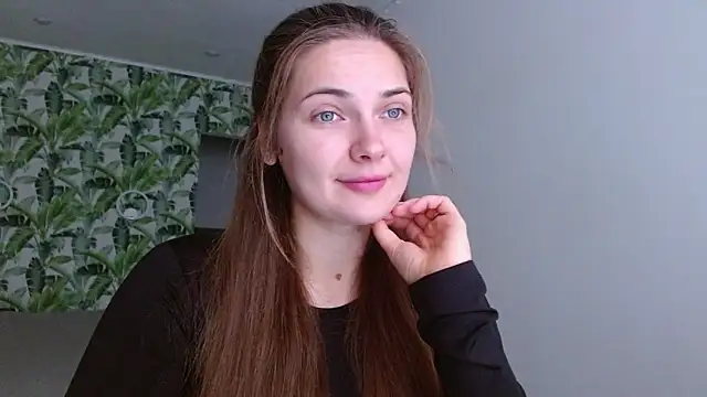 Olivia shine online show from 10-18-25, 04:26