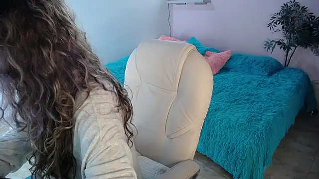 Paula Paz online show from 11-19-25, 02:50