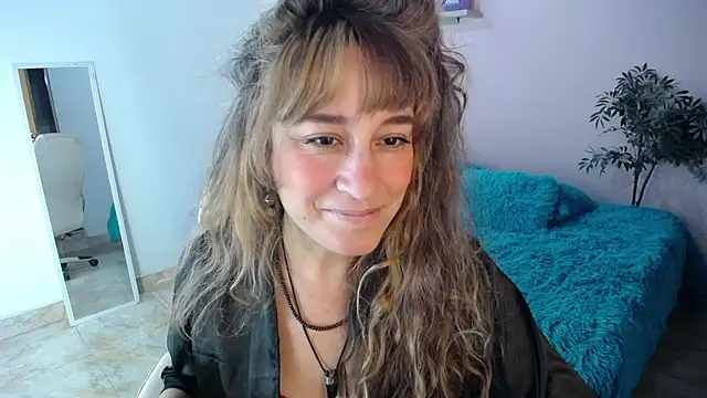 Paula Paz online show from 11-22-25, 04:50