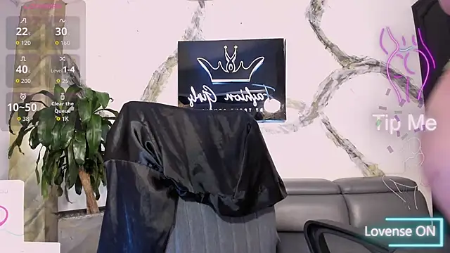 AnaRuiz online show from 11-26-25, 12:39