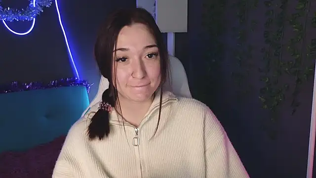 Snapshot of YasmineWest chatting on 12-29-24, 04:05 YasmineWest online show from 12-29-24, 04:05