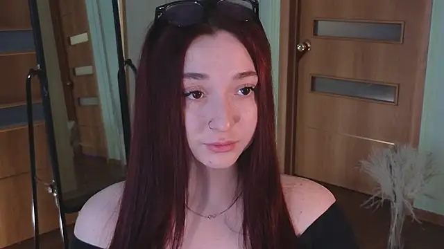 Snapshot of YasmineWest chatting on 01-18-25, 09:24 YasmineWest online show from 01-18-25, 09:24