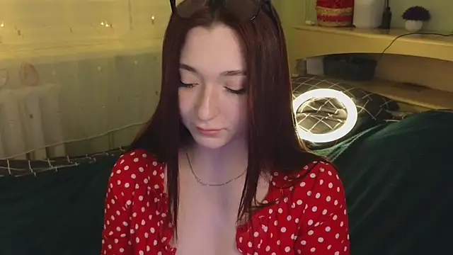 Snapshot of YasmineWest chatting on 01-27-25, 04:33 YasmineWest online show from 01-27-25, 04:33